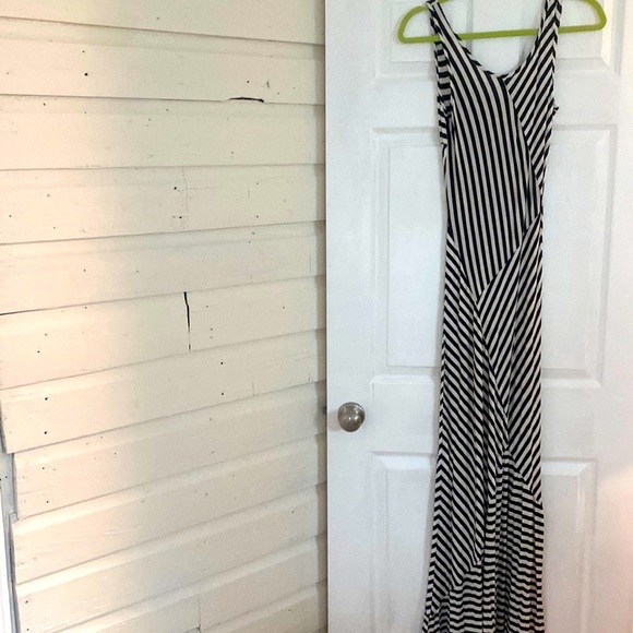 Monteau LA Black and Cream Striped Maxi #packware - Picture 6 of 15